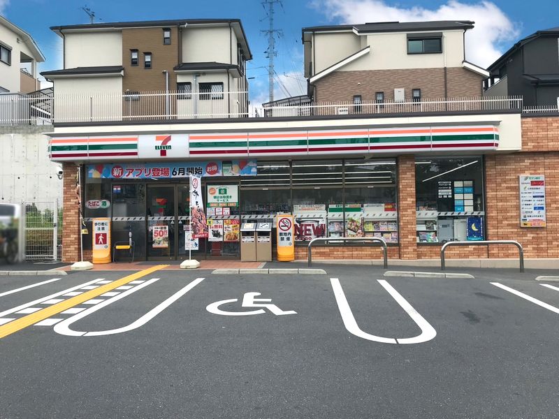 【CASA】メゾン高槻2号棟 コンビニ