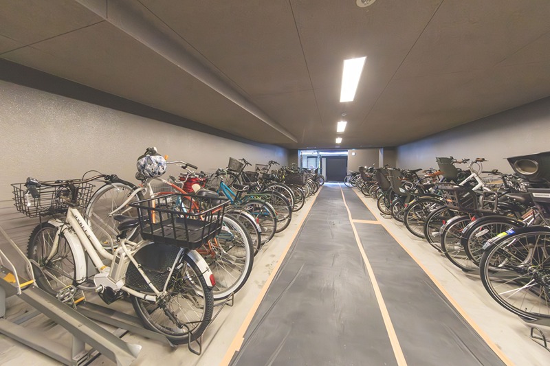 プレミスト京都烏丸通 共用部写真（駐車場）