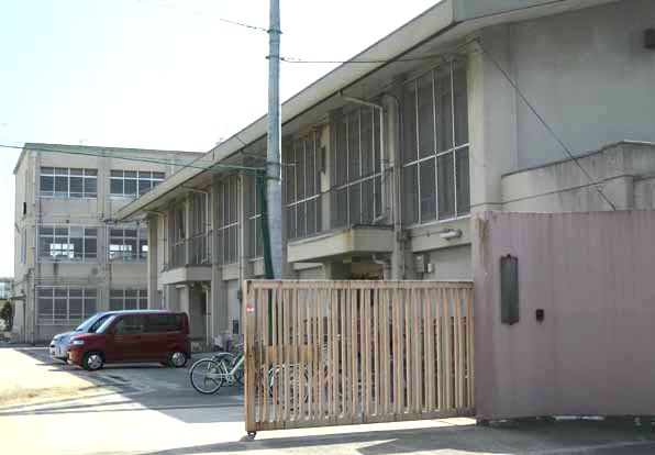 桂川ハイツ2号館 小学校