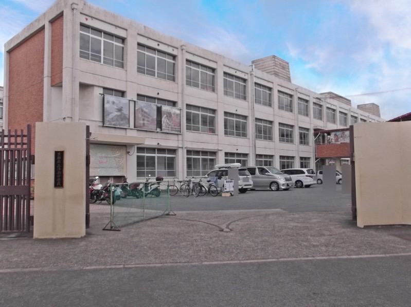 桂川ハイツ2号館 中学校