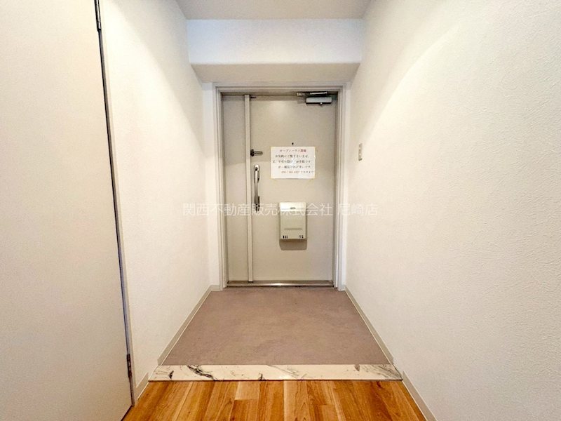 パレス南塚口2号棟 現地写真（玄関）