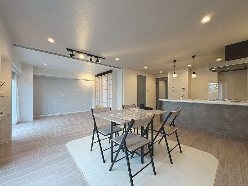 【CASA】南茨木駅前ハイタウンG棟 内観写真（リビング）