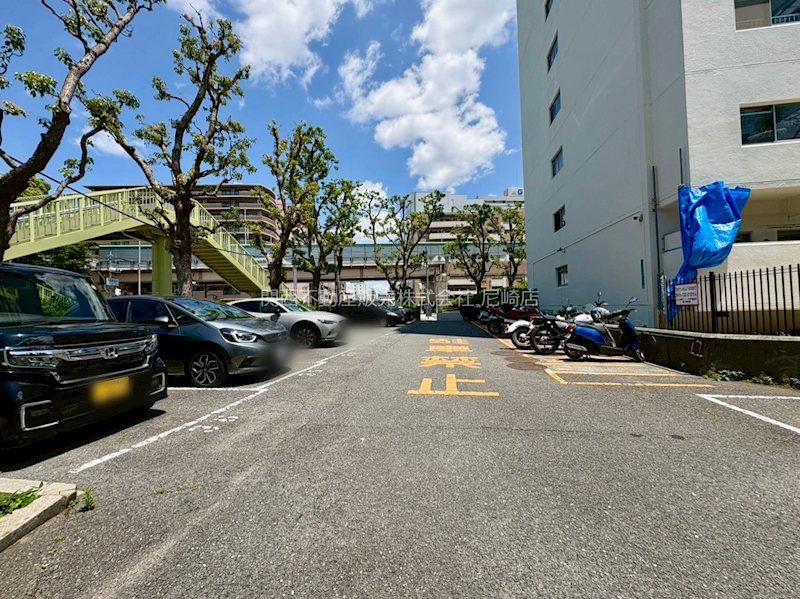 新北野第2コーポ西棟 共用部写真（駐車場）