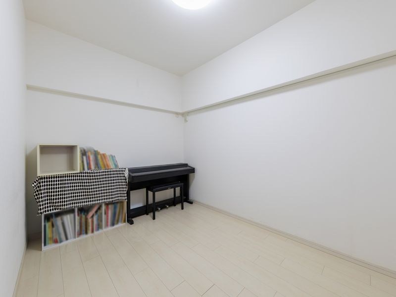 【CASA】 ローレルハイツ千里5号棟 内観写真（リビング以外の居室）