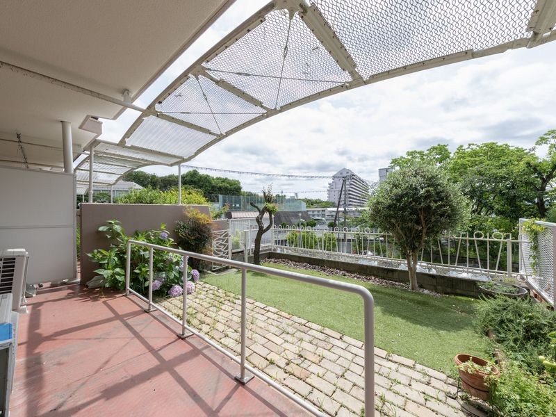 【CASA】 ローレルハイツ千里5号棟 現地写真（バルコニー）