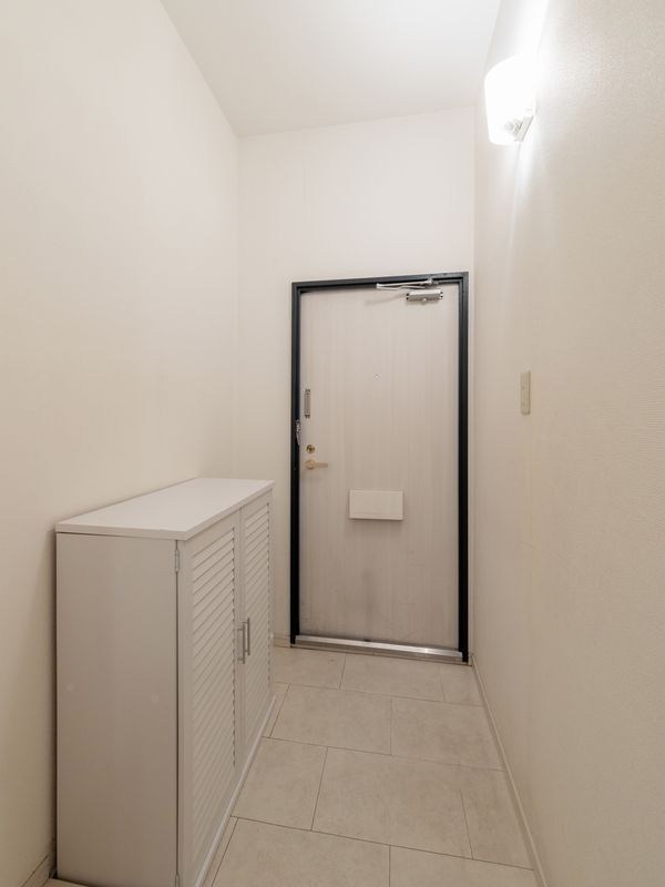 【CASA】 ローレルハイツ千里5号棟 現地写真（玄関）