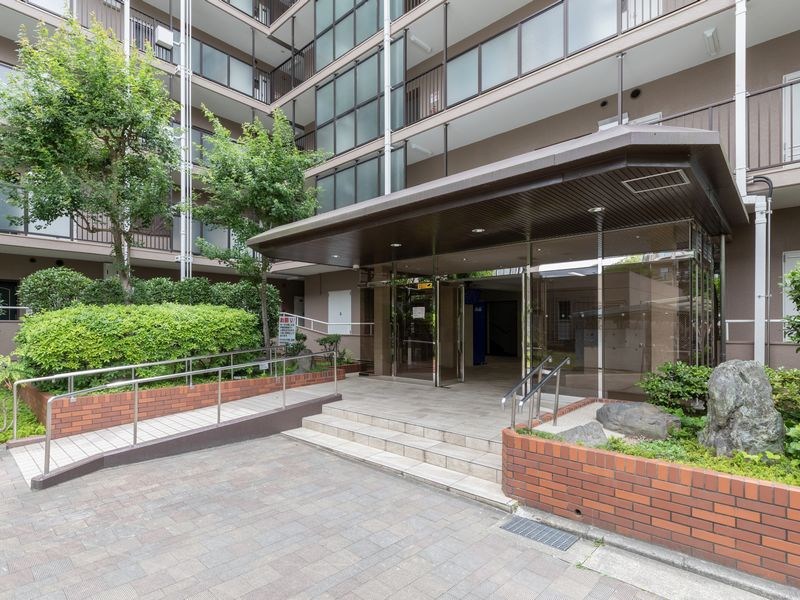 【CASA】 ローレルハイツ千里5号棟 共用部写真（エントランス）
