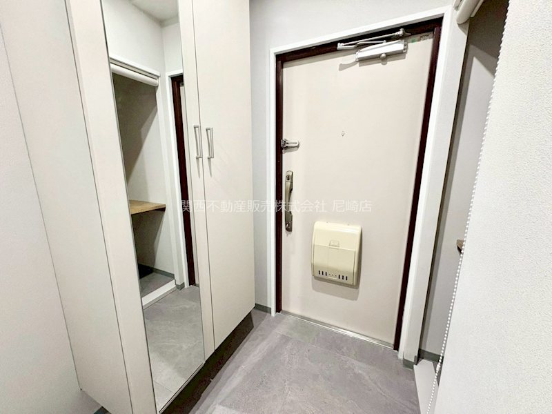 シャルマンコーポ伊丹 現地写真（玄関）