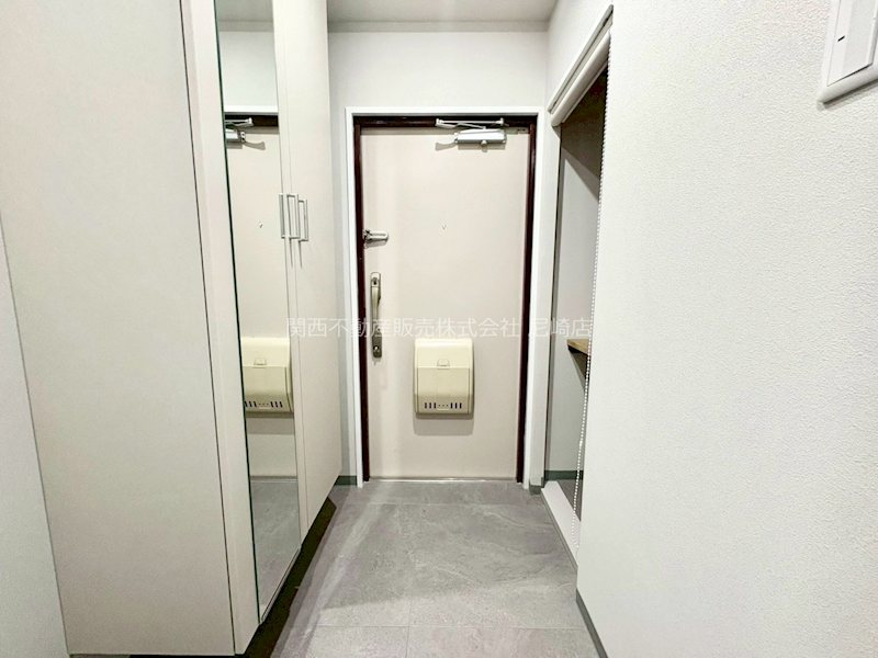 シャルマンコーポ伊丹 現地写真（玄関）