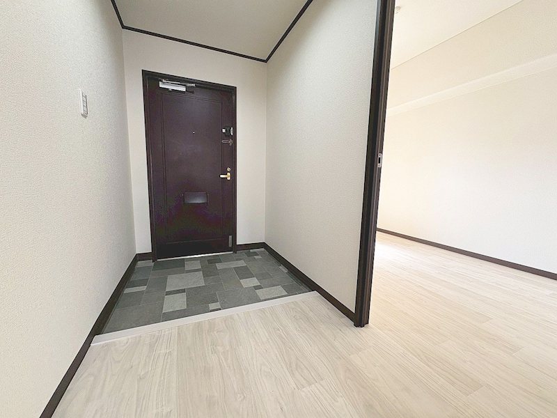 【CASA】イトーピア逆瀬川マンション 現地写真（玄関）