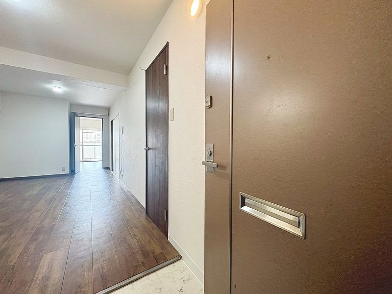 【CASA】ローレルハイツ茨木総持寺2号棟  現地写真（玄関）