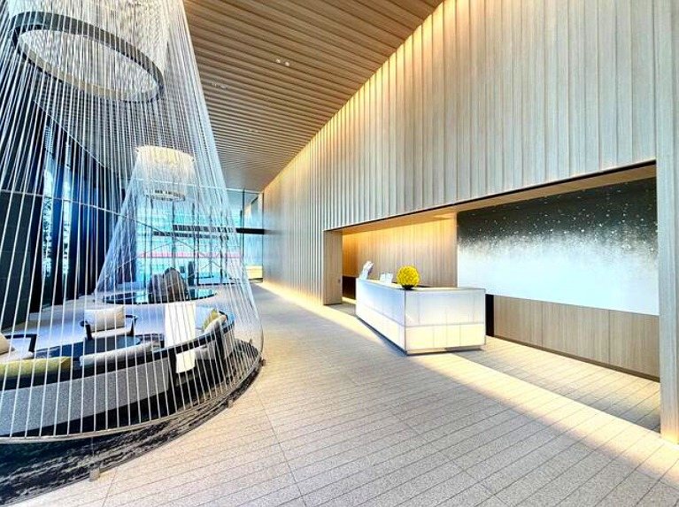 Brillia Tower 箕面船場 TOP OF THE HILL 共用部写真（エントランス）