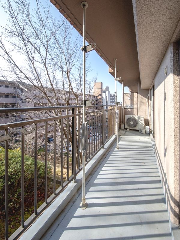 【CASA】朝日プラザ高槻ウエスト・ヒルズA棟  現地写真（バルコニー）