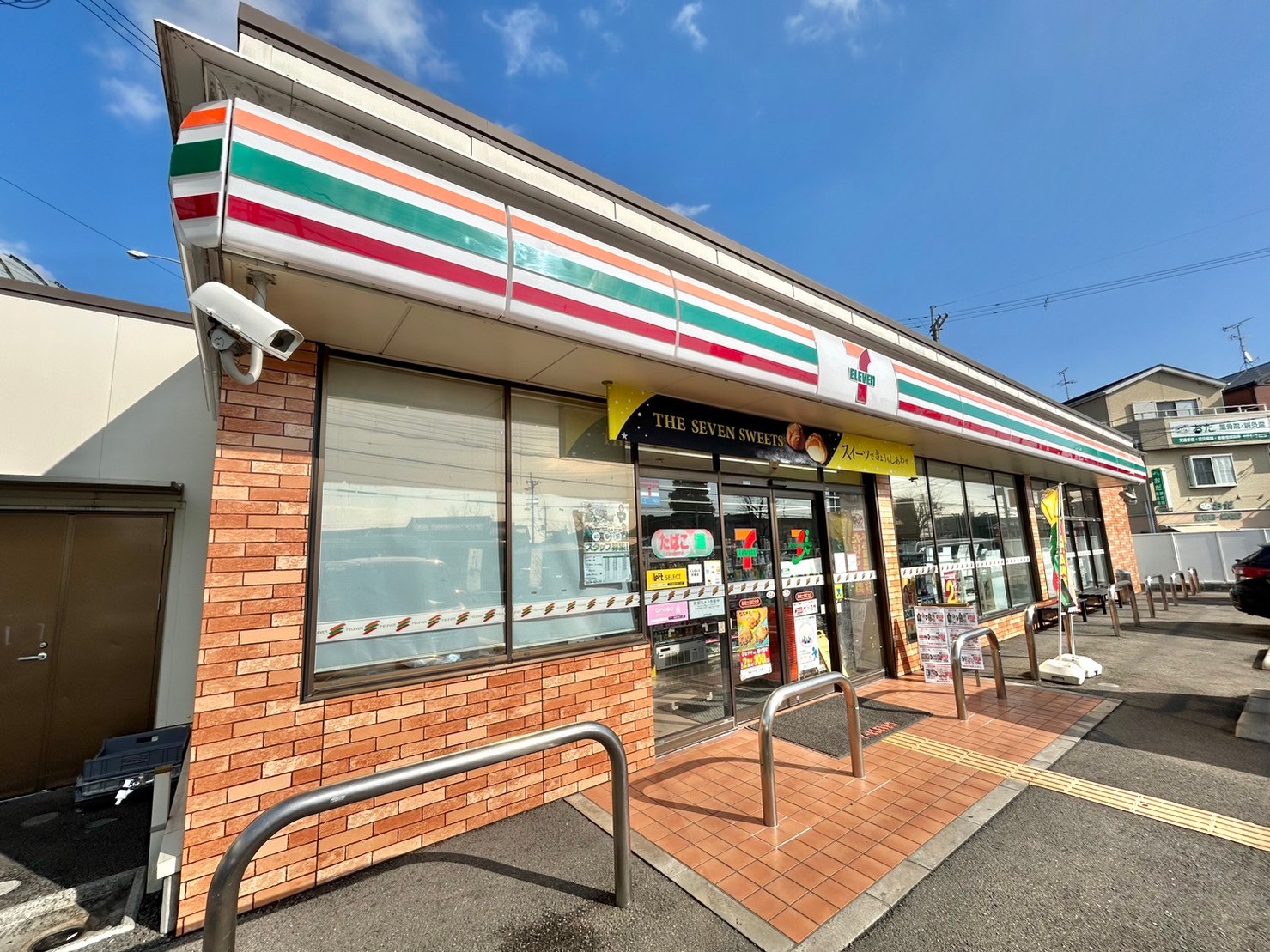 【CASA】朝日プラザ高槻ウエスト・ヒルズA棟  コンビニ
