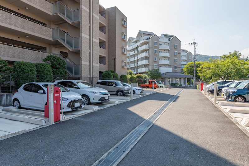 【CASA】グランノア高槻阿武山VENTO 共用部写真（駐車場）