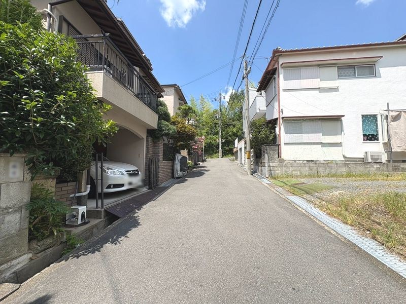 【CASA】高槻市東城山町◆建築条件無売土地◆ 現地写真（前面道路含む現地写真）