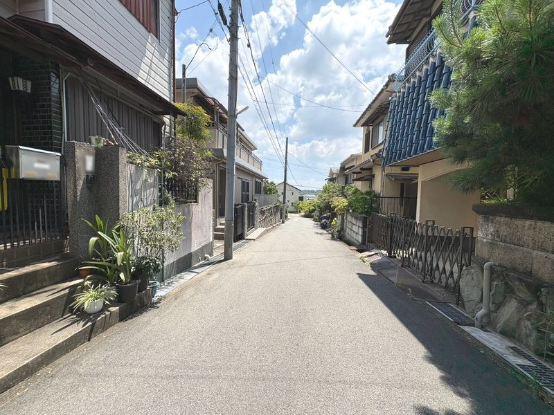 【CASA】高槻市東城山町◆建築条件無売土地◆ 現地写真（前面道路含む現地写真）