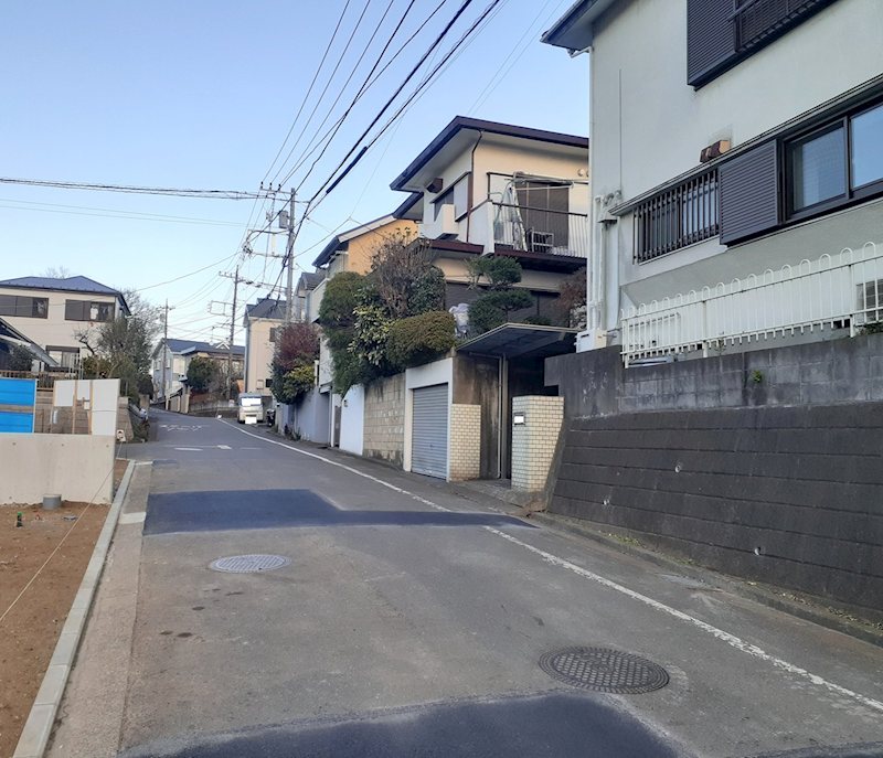 大和市代官２丁目土地（古家付） 現地写真（前面道路含む現地写真）