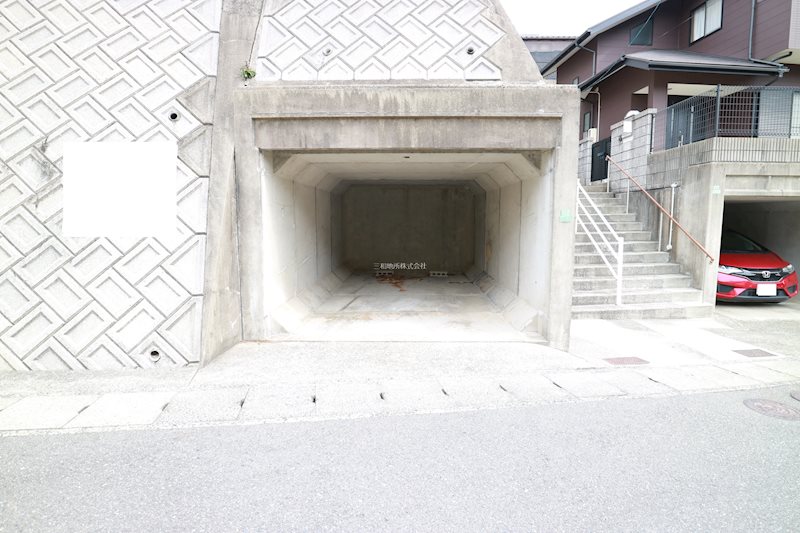 長府松小田中町 現地写真（駐車場）