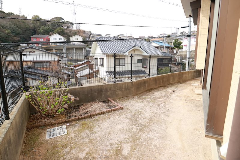 長府松小田中町 現地写真（庭）