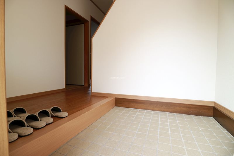 長府松小田中町 現地写真（玄関）