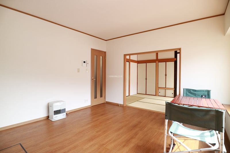 長府松小田中町 内観写真（リビング）