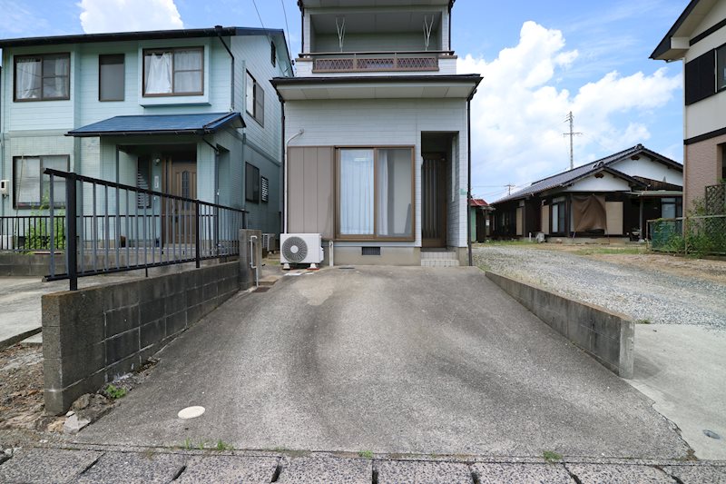 王司本町【少人数向き、セカンドハウス向き戸建て】 現地写真（駐車場）