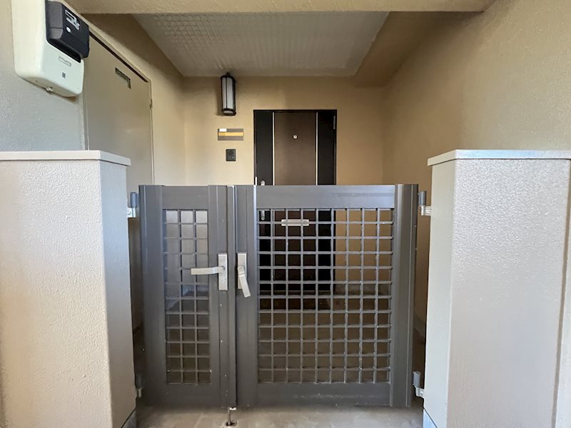 形山パレス 現地写真（玄関）