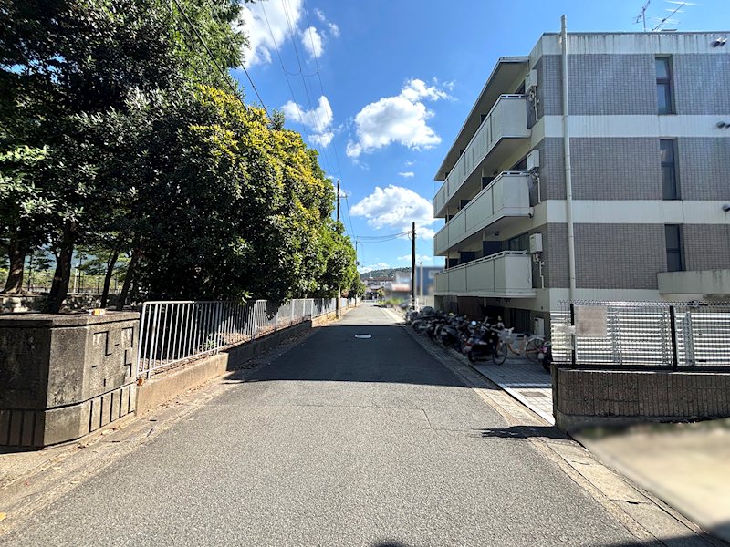 勧修寺東金ケ崎町 その他