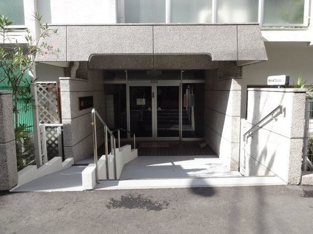 鶯谷永谷マンション 共用部写真（エントランス）