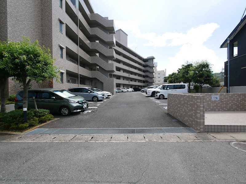 サーパス城南けやき通り 共用部写真（駐車場）
