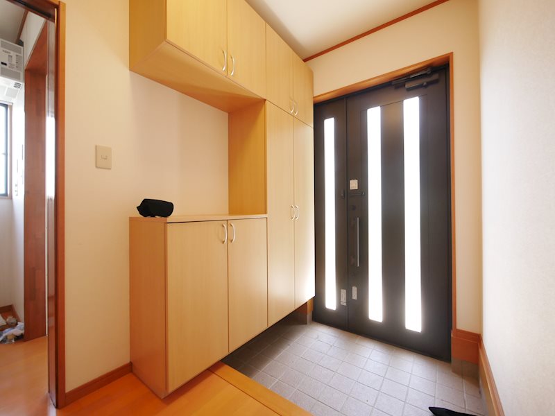 東多賀町５丁目３７７番１ 現地写真（玄関）