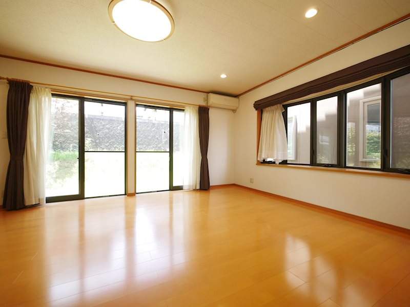 東多賀町５丁目３７７番１ 内観写真（リビング）