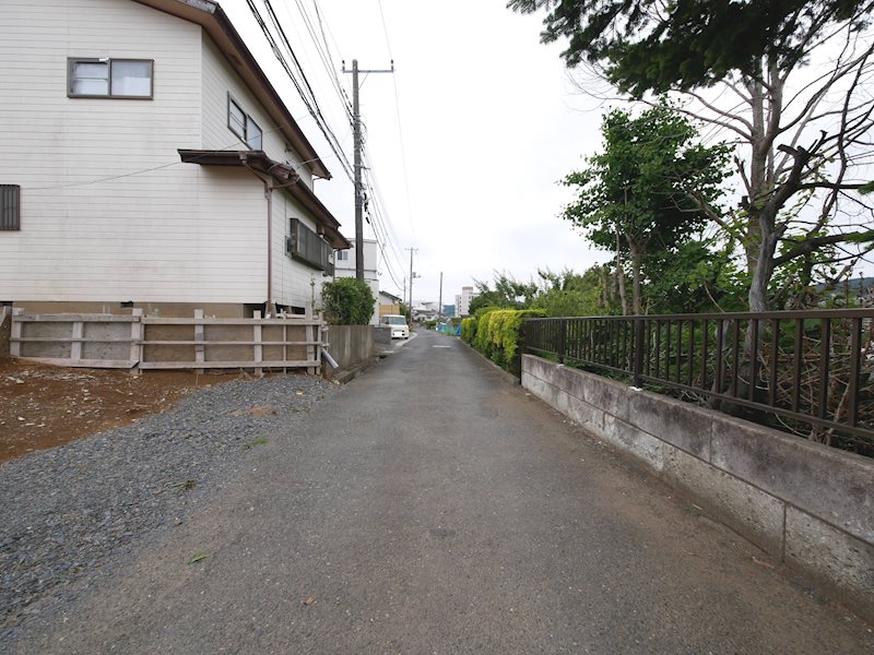 東成沢町３丁目４００番 現地写真（前面道路含む現地写真）