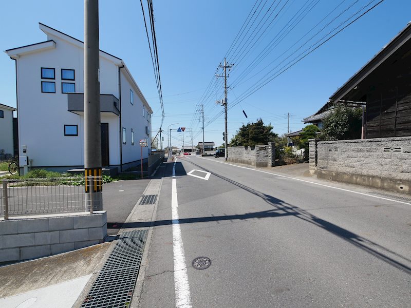 石名坂町１丁目８７７番３ 現地写真（前面道路含む現地写真）