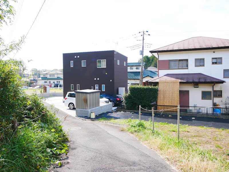 石名坂町２丁目１２７３番１  現地写真（前面道路含む現地写真）
