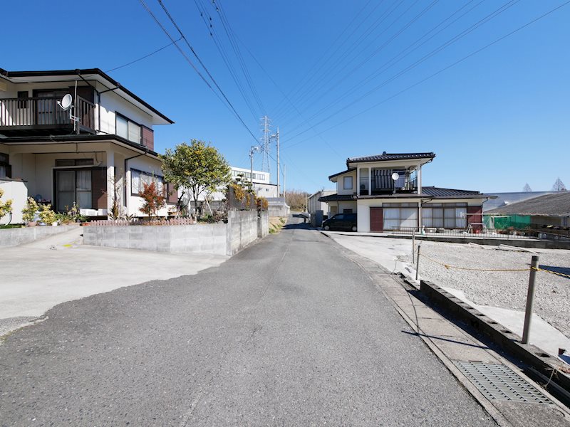 砂沢町字一本松１２８番２  現地写真（前面道路含む現地写真）
