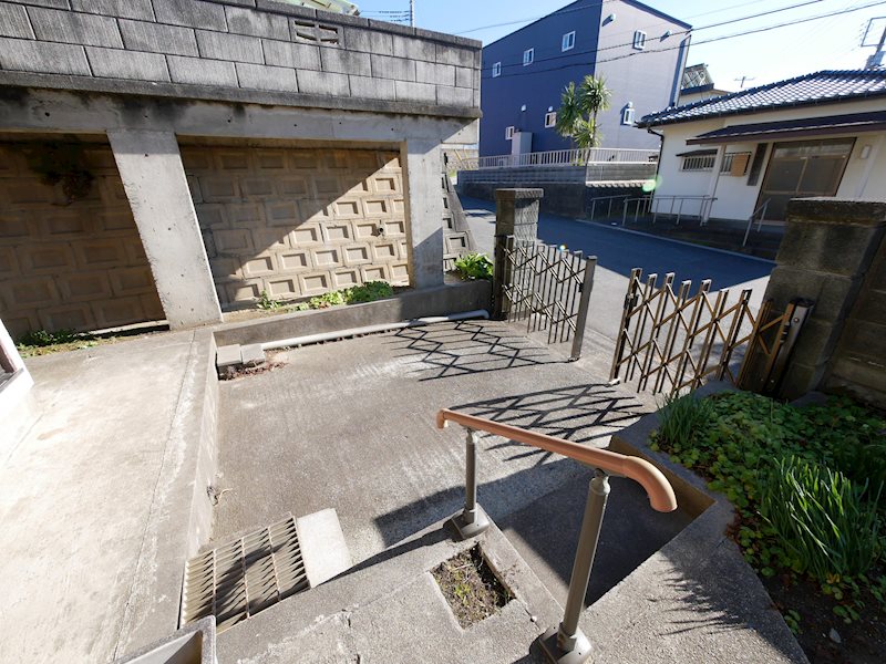 川尻町２丁目２５７７番２０５  現地写真（駐車場）