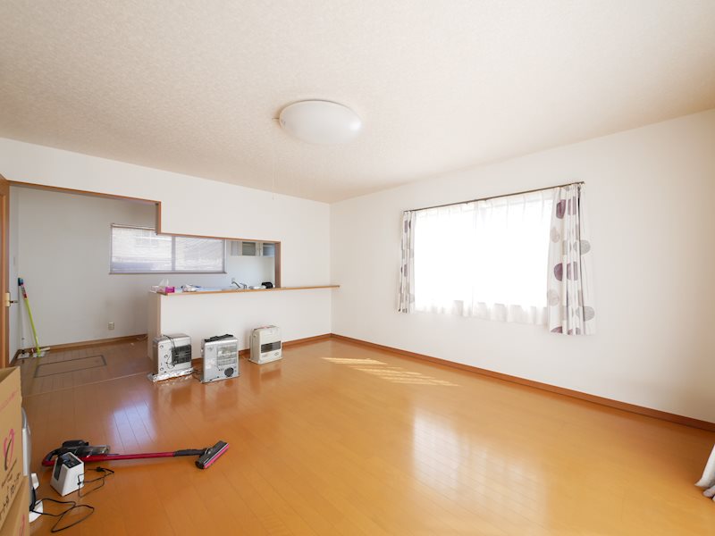 常陸太田市小目町字鴨志田９４０番５  内観写真（リビング）