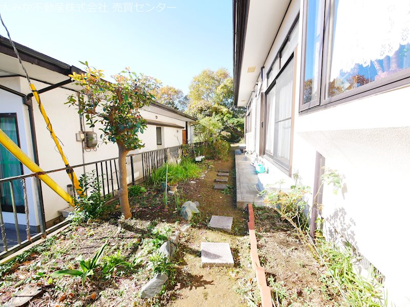 西成沢町４丁目３０７番他  現地写真（庭）