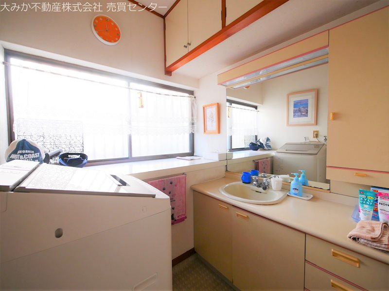 西成沢町４丁目３０７番他  内観写真（洗面台・洗面所）