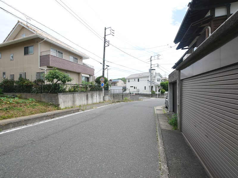久慈町２丁目６０５番 現地写真（前面道路含む現地写真）