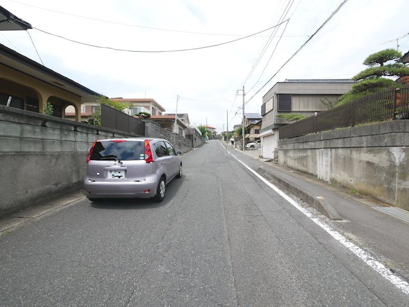 久慈町２丁目６０５番 現地写真（前面道路含む現地写真）