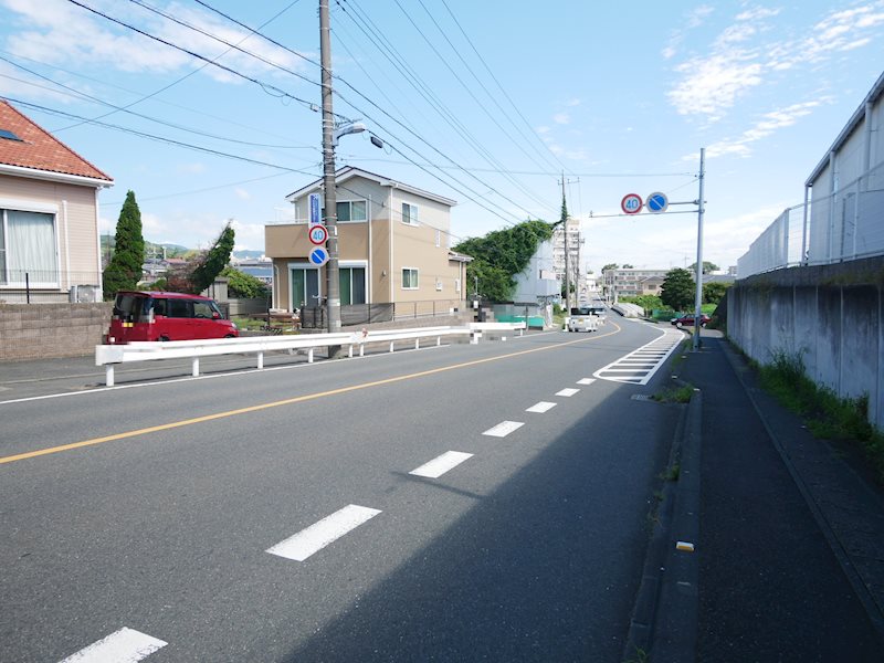 鮎川町５丁目２６４番 現地写真（前面道路含む現地写真）