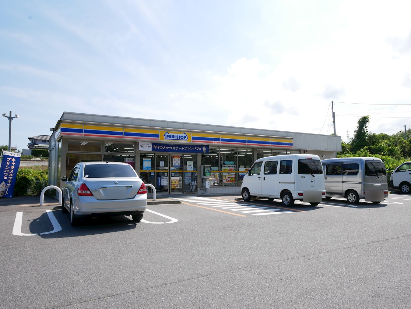 東滑川町４丁目2415番1、2416番、2417番1、2417番3 コンビニ