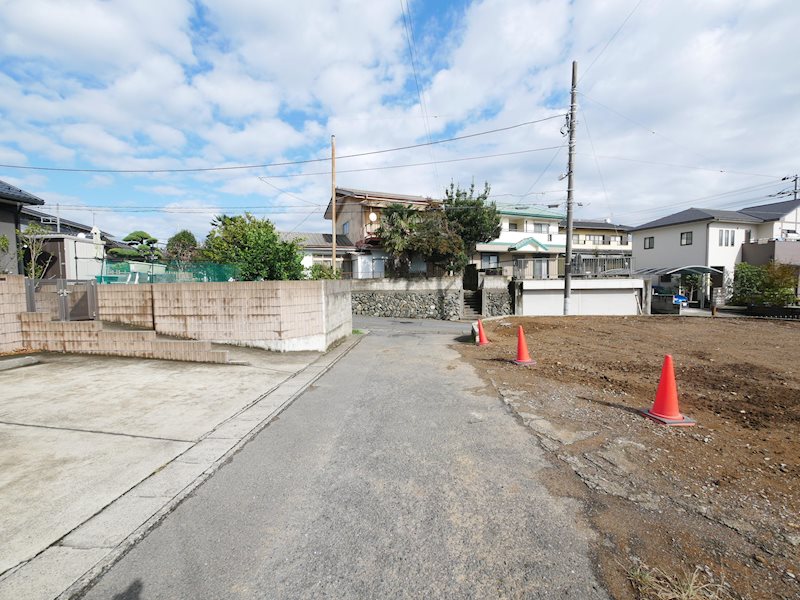神峰町３丁目２番 現地写真（前面道路含む現地写真）