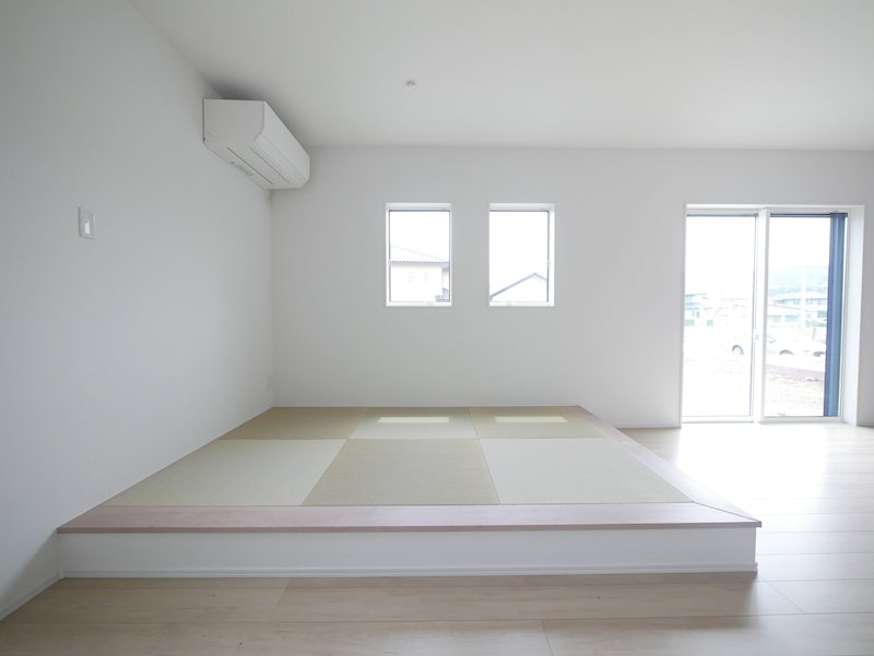 東大沼町２丁目　新築建売　２号棟 内観写真（リビング）
