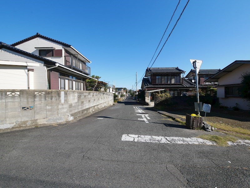 久慈町６丁目５８１３番 現地写真（前面道路含む現地写真）