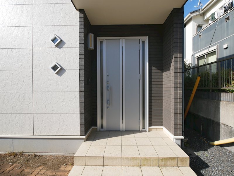 みかの原町１丁目３３６番 現地写真（玄関）