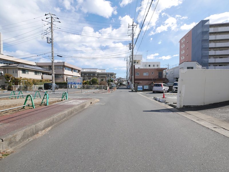 神峰町１丁目８７番 現地写真（前面道路含む現地写真）
